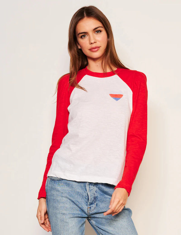 WOMEN'S HEART LONG SLEEVE CONTRAST SLEEVE TEE IN FLARE RED🩵