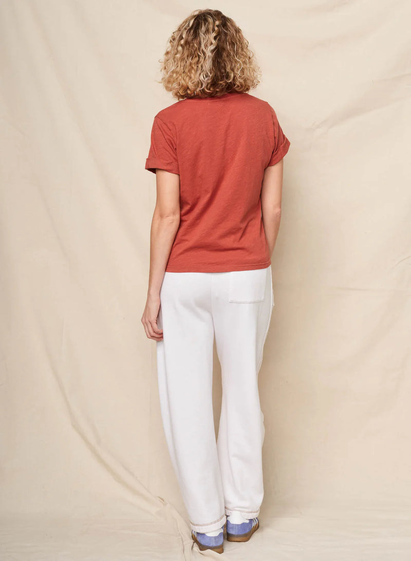WOMEN'S BONFIRE ROLLED SLEEVE TEE IN BURNT BRICK