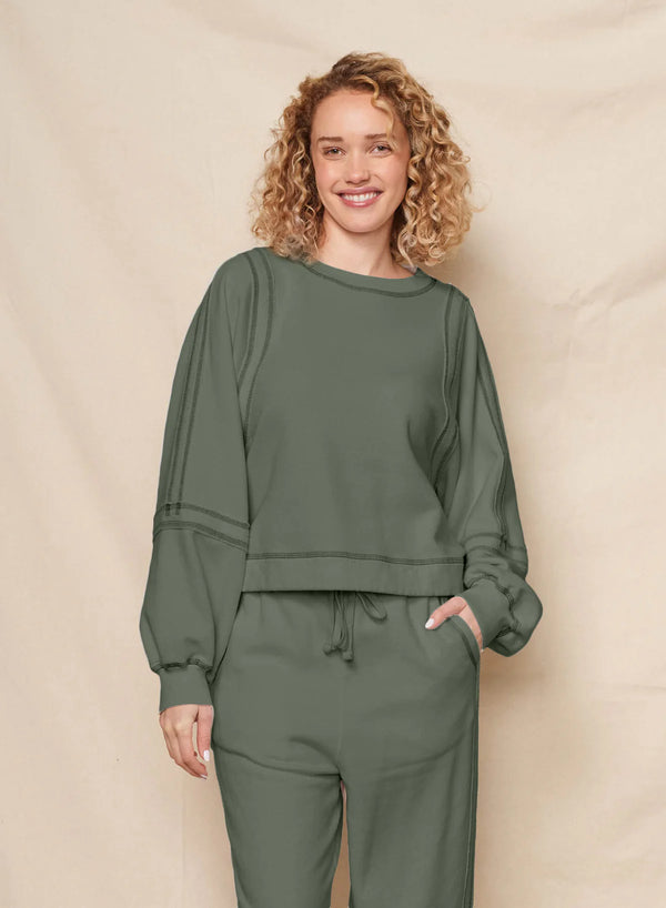 WOMEN'S RAW SEAMED SWEATSHIRT IN SIGNATURE GREEN
