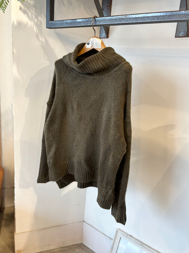MIRACLE TURTLE NECK KNIT /khaki