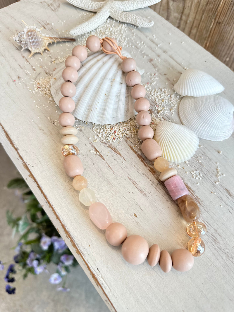 WOOD necklace pink  color