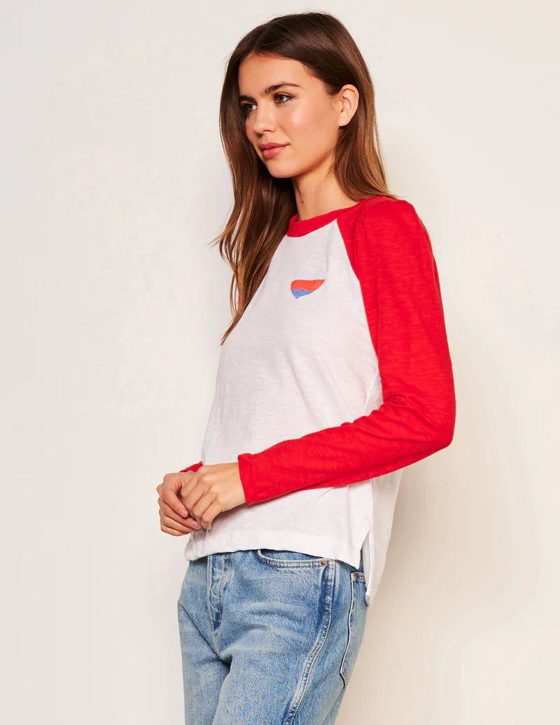 WOMEN'S HEART LONG SLEEVE CONTRAST SLEEVE TEE IN FLARE RED🩵