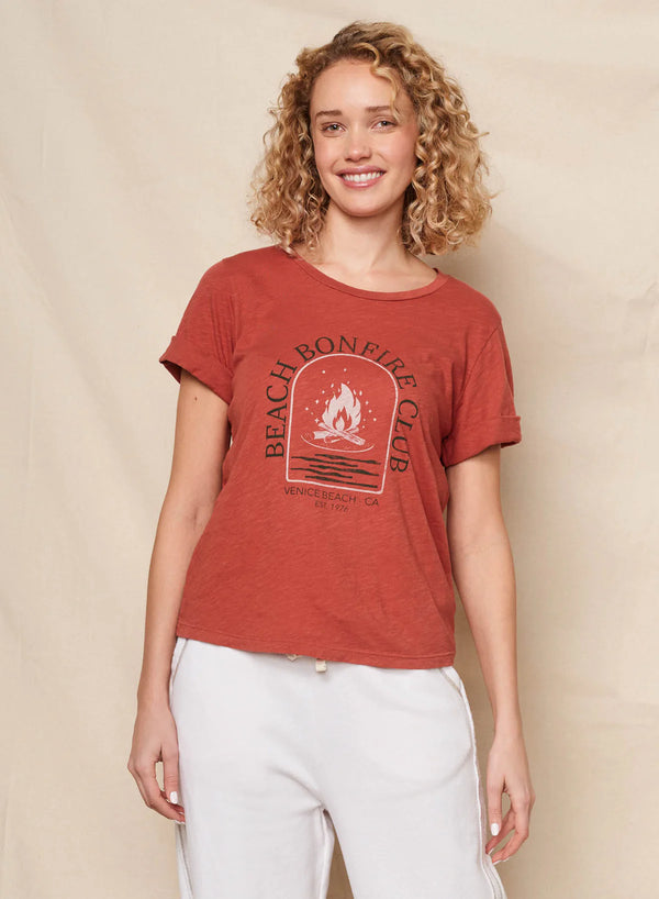 WOMEN'S BONFIRE ROLLED SLEEVE TEE IN BURNT BRICK