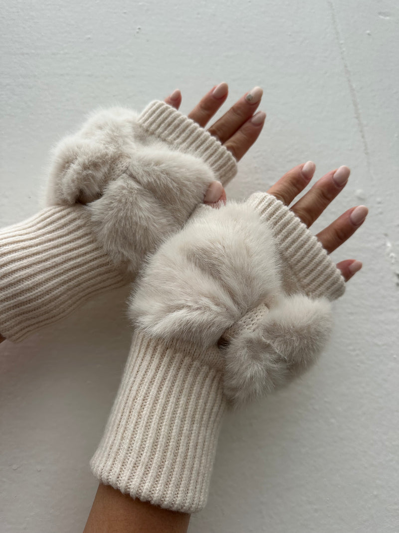 Girty's Key ribbon tebukuro