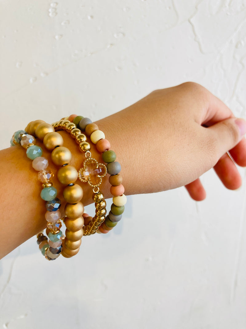 Girty's Keyselect /multicolored Flower bracelet