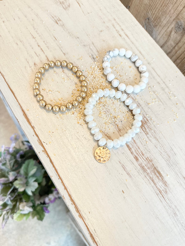 Girty's Keyselect / White bees&GOLD charm bracelet