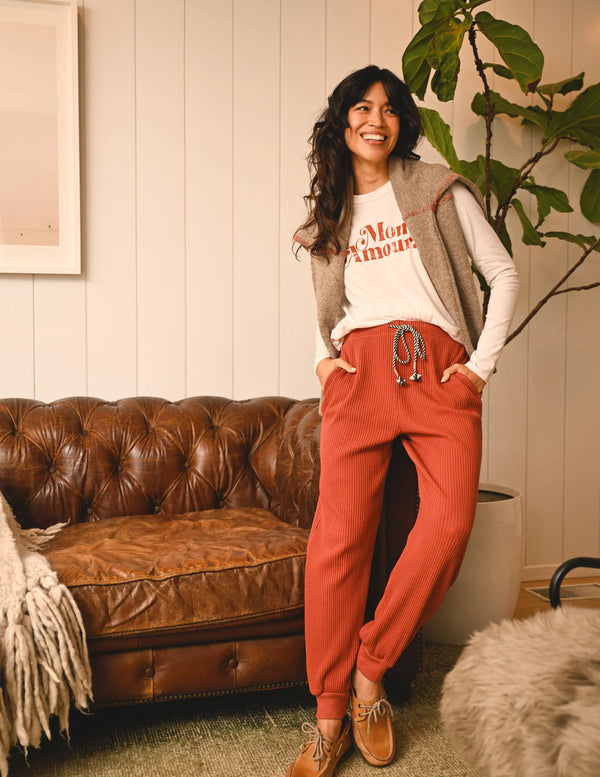 WOMEN'S CREW WITH BASEBALL STITCHING SWEATER IN TAUPE