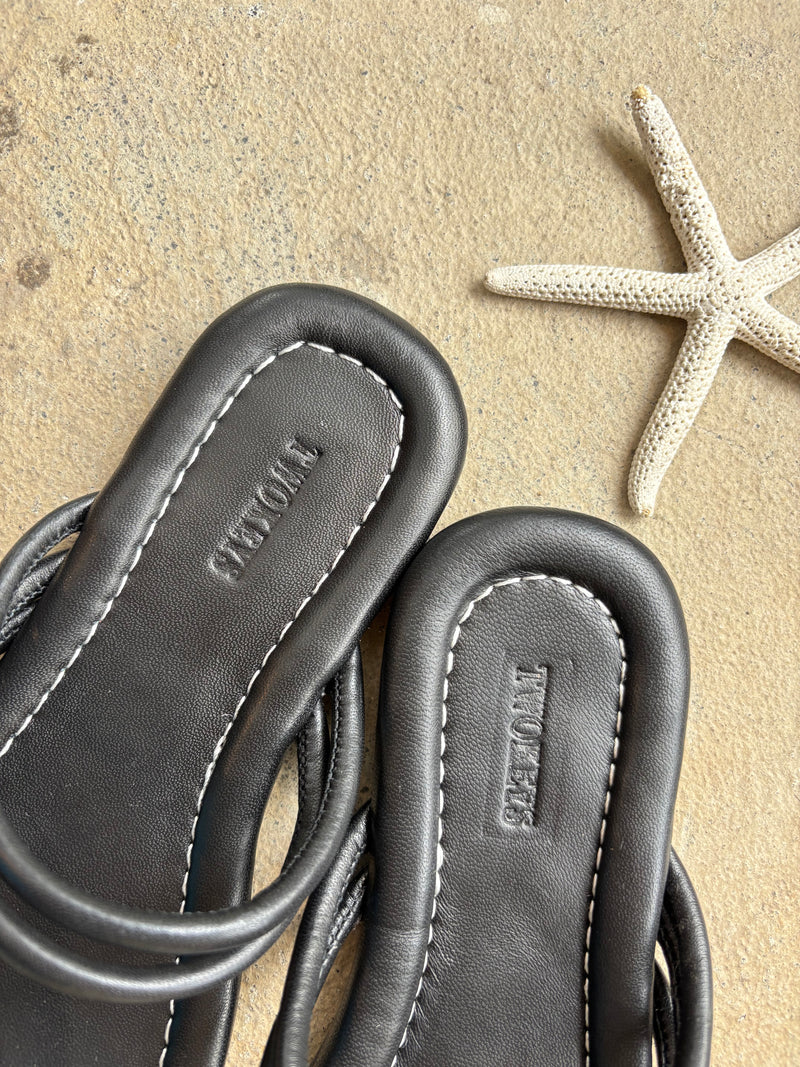 TWOKEYS Leather Sandal