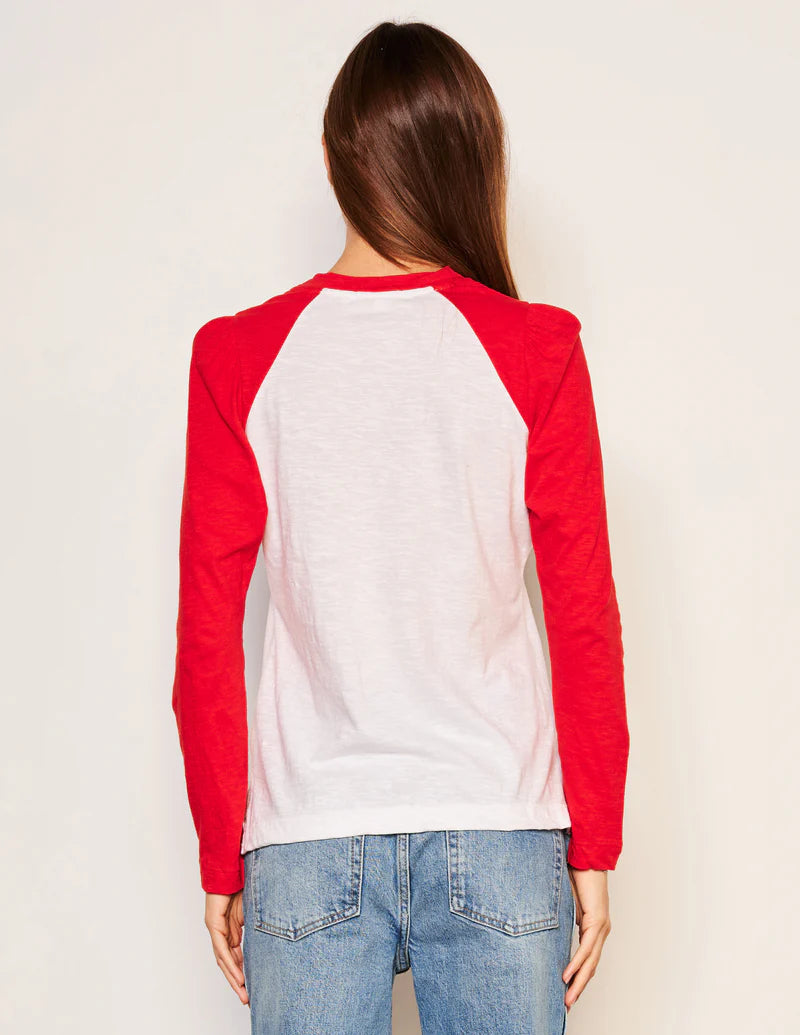 WOMEN'S HEART LONG SLEEVE CONTRAST SLEEVE TEE IN FLARE RED🩵