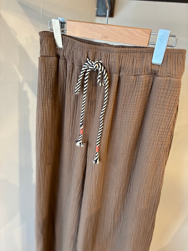 WOMEN'S WIDE LEG PANT IN TAUPE
