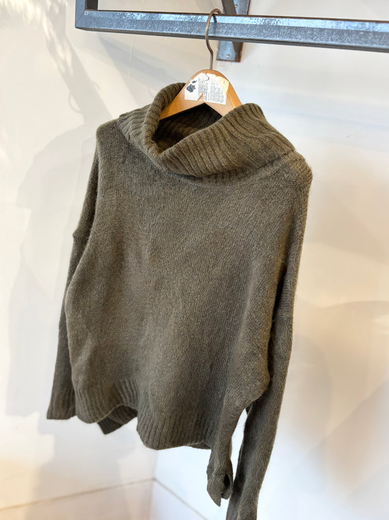 MIRACLE TURTLE NECK KNIT /khaki