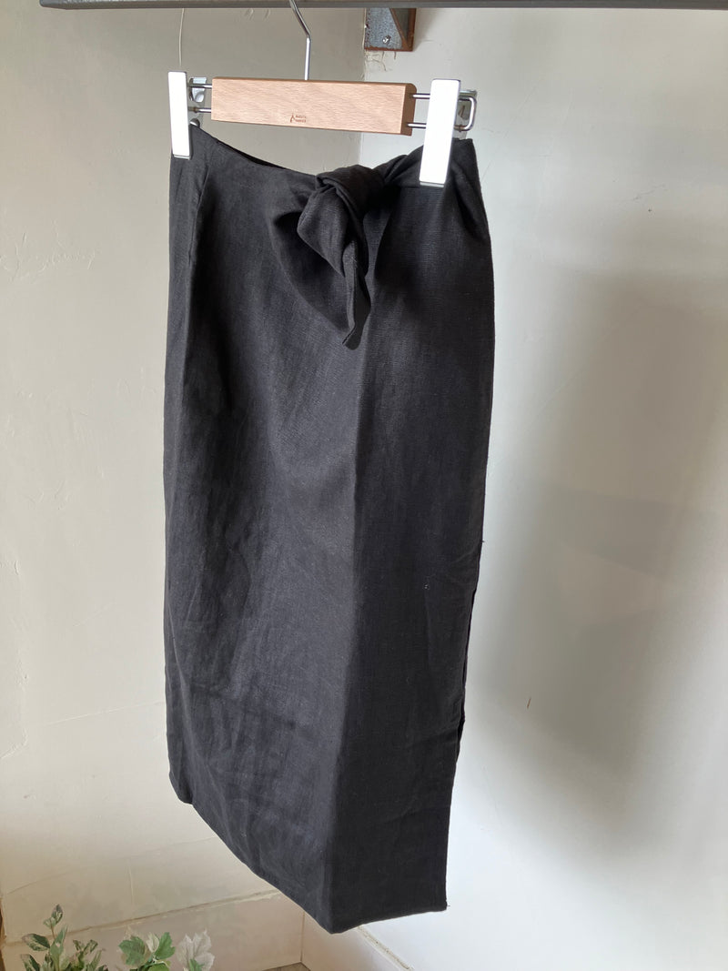 TWOKEYS　LINEN skirt BLACK 🤎