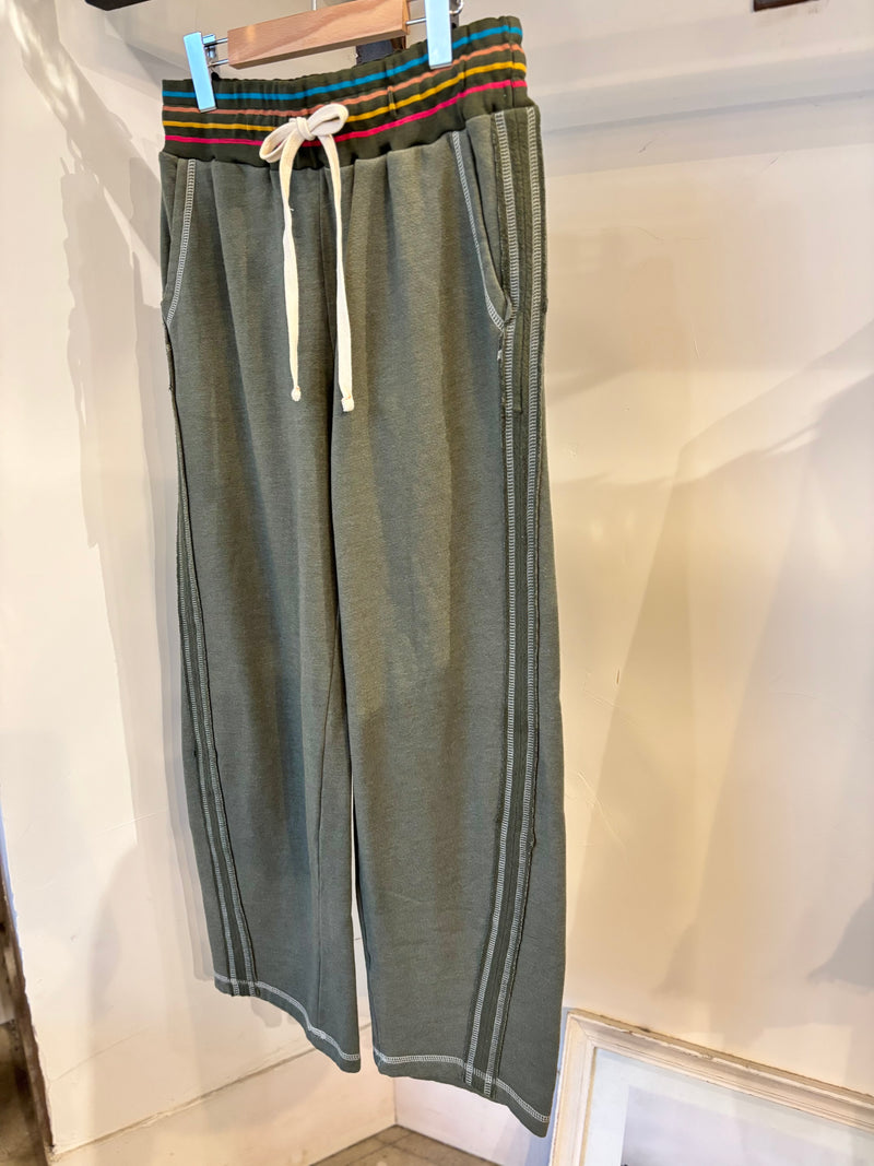 WOMEN'S RAW SEAMED PANT IN SIGNATURE GREEN