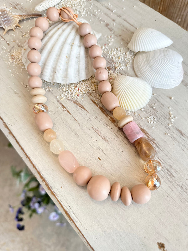WOOD necklace pink  color