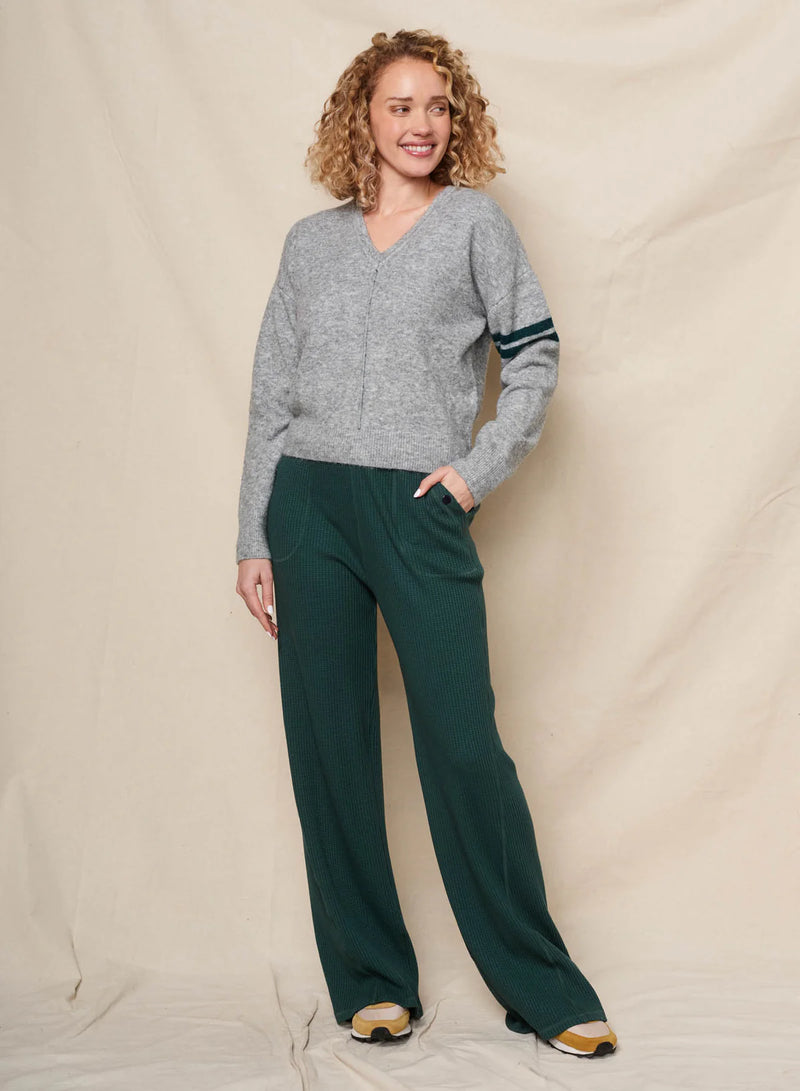 WOMEN'S LUCKY 7 V-NECK INTARSIA SWEATER IN HEATHER GREY
