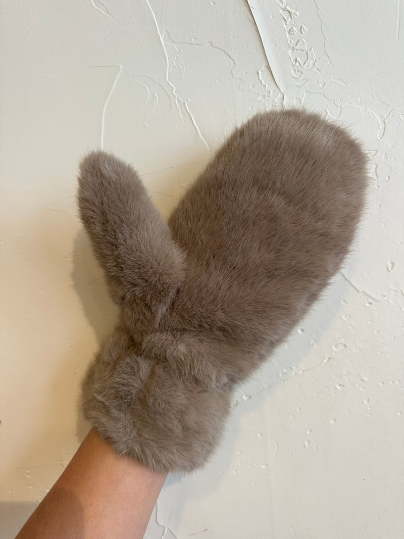 Girty's Key  tebukuro moka choco