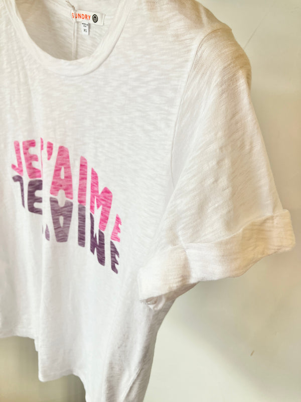 WOMEN'S JE T'AIME ROLLED SLEEVE TEE IN Fuscia Gem