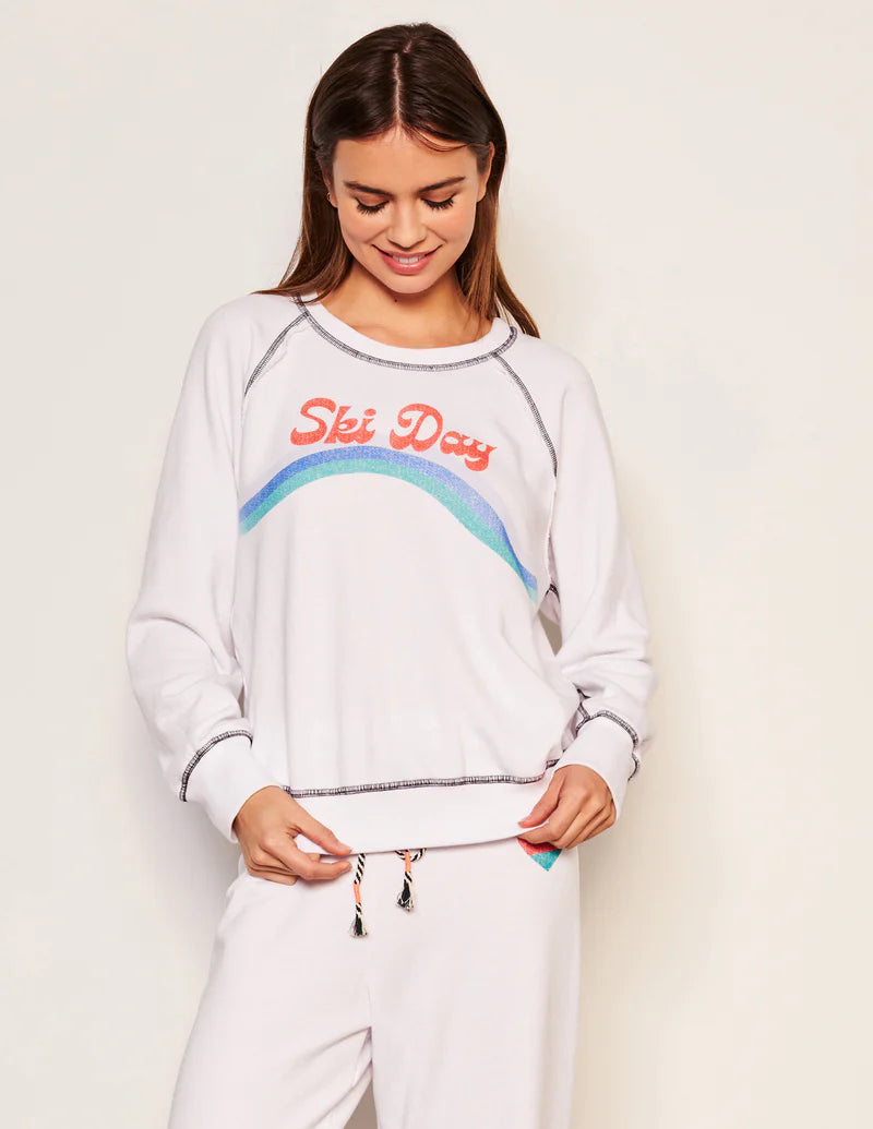 WOMEN'S SKI DAY RAGLAN SWEATSHIRT IN OPTIC WHITE🩵