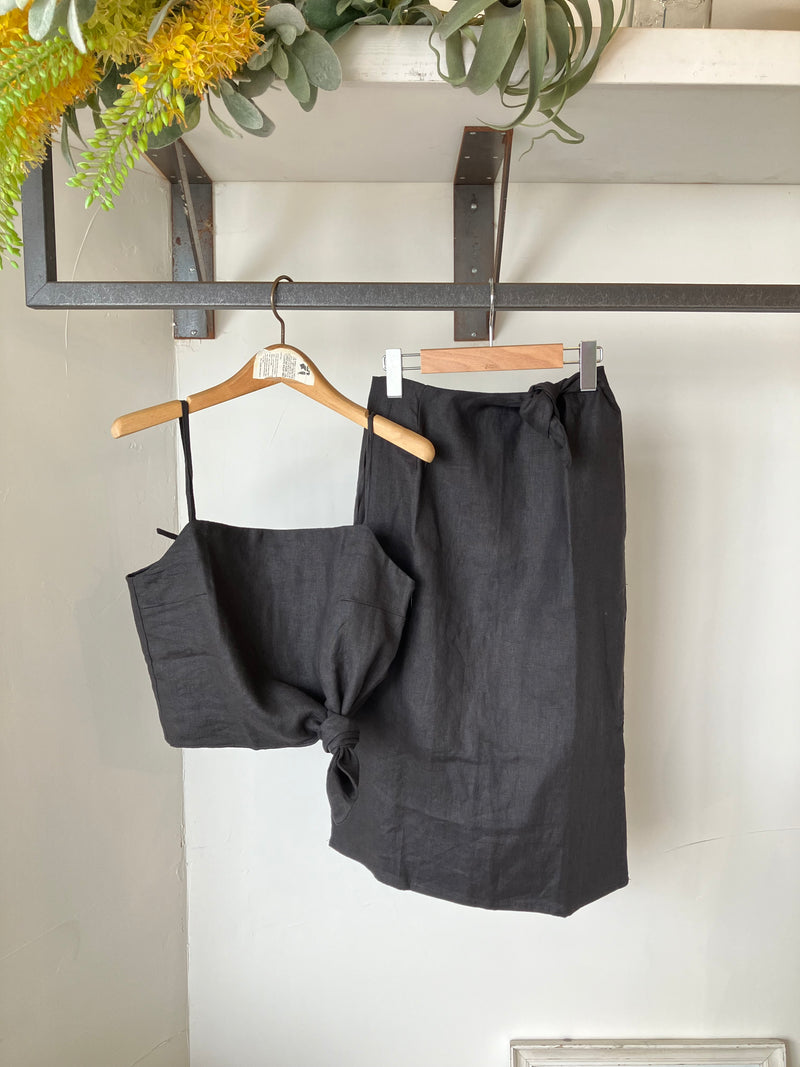 TWOKEYS　LINEN CAMI BLACK🤎