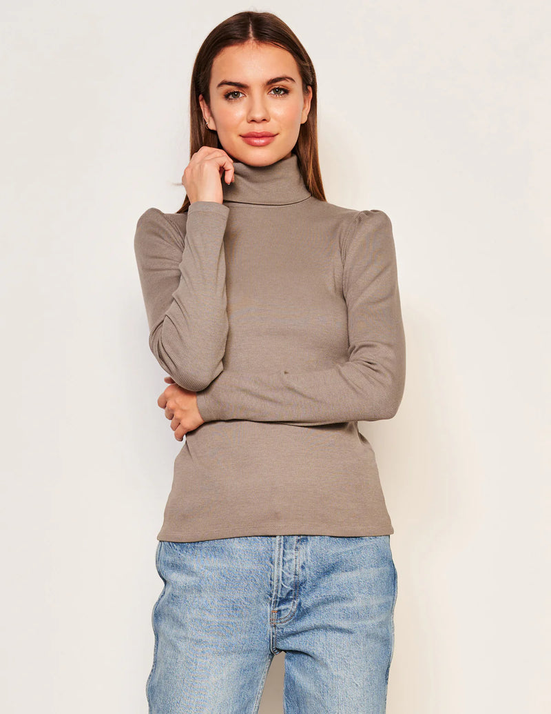 WOMEN'S PUFF SLEEVE TURTLE NECK IN TAUPE