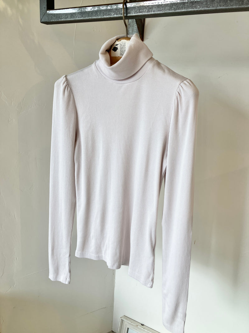 WOMEN'S PUFF SLEEVE TURTLE NECK IN OST