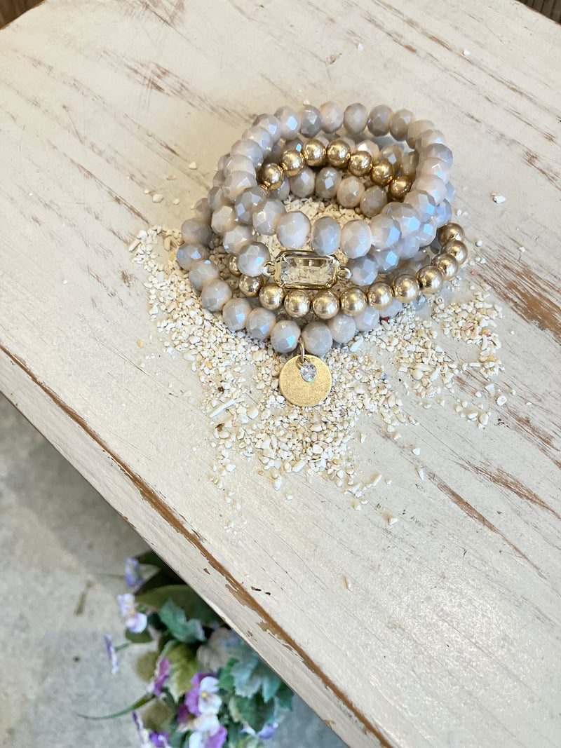 Girty's Keyselect /gray beige charmbees bracelet