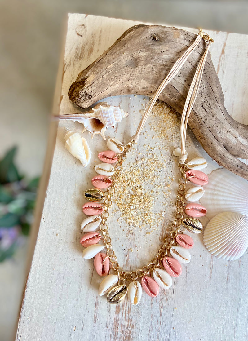 SHELL gold necklace / baby pink
